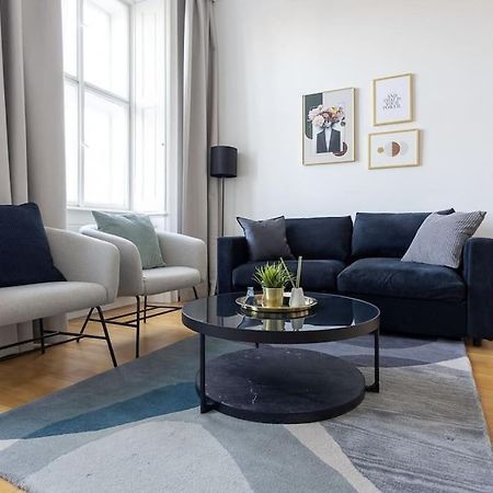 Franz 24 - Typical Viennese Apartment In The Heart Of Відень Екстер'єр фото