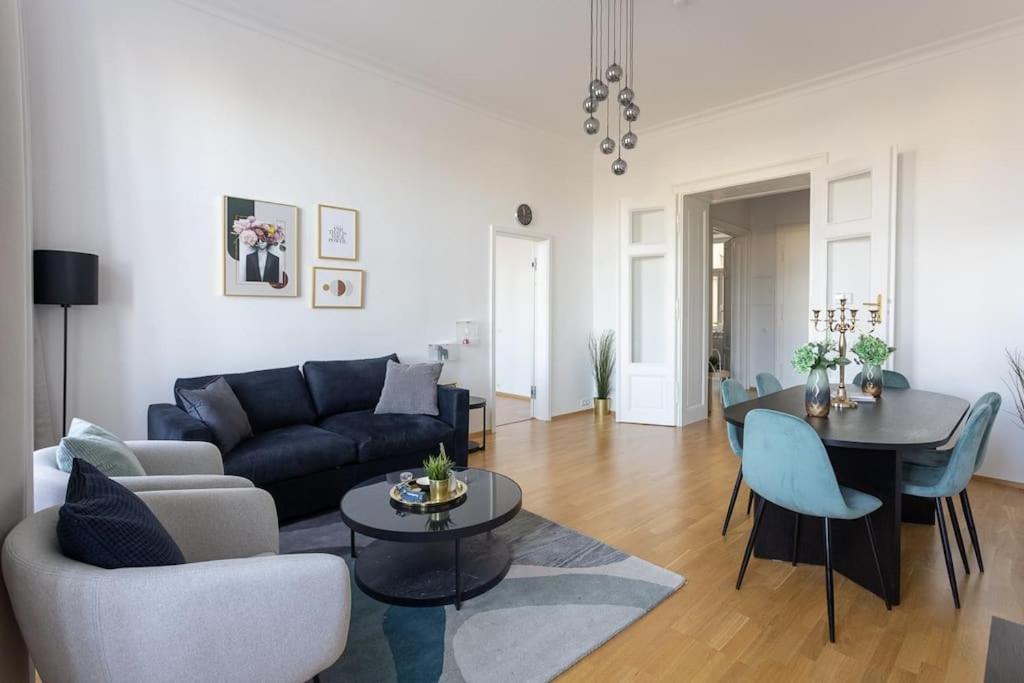 Franz 24 - Typical Viennese Apartment In The Heart Of Відень Екстер'єр фото