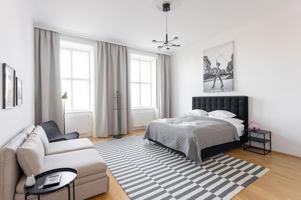 Franz 24 - Typical Viennese Apartment In The Heart Of Відень Екстер'єр фото