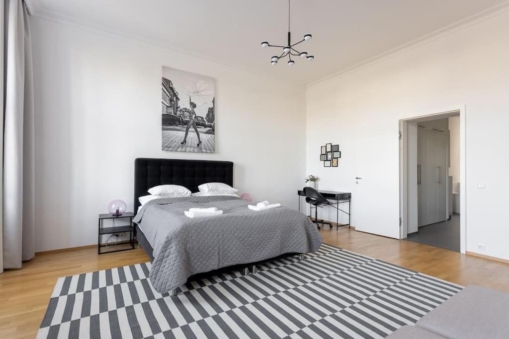 Franz 24 - Typical Viennese Apartment In The Heart Of Відень Екстер'єр фото