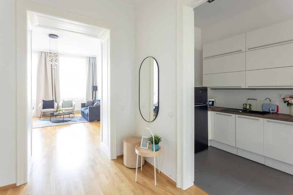 Franz 24 - Typical Viennese Apartment In The Heart Of Відень Екстер'єр фото